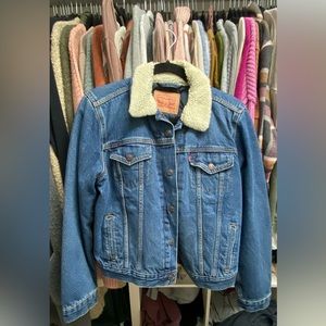 Levi’s Women’s XL Sherpa Trucker Jacket